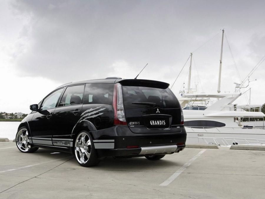  Mitsubishi Grandis Panther Concept 2008 года  (фото 2 из 5)